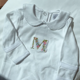 Mameluco con Letra de Flores Recién Nacido